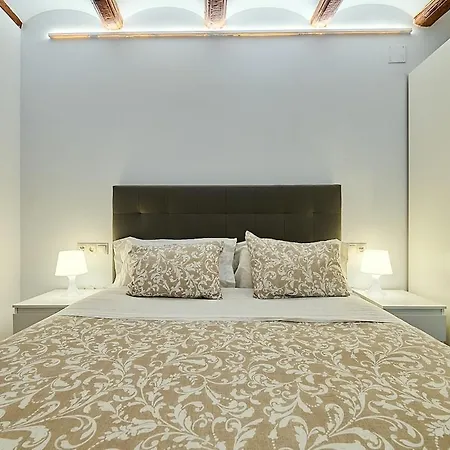 Tree Plaza A By Invalencia * Βαλένθια